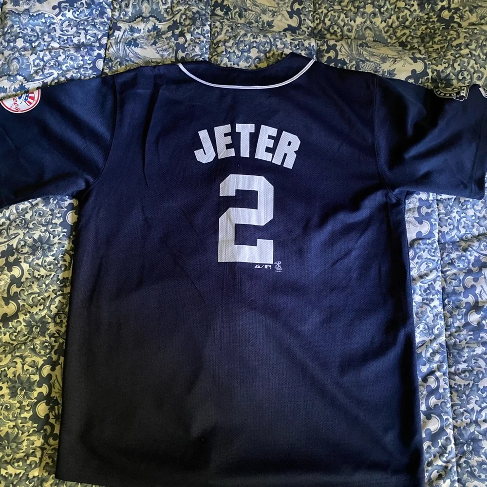 NY Yankees Derek Jeter Jersey - Picture 1 of 5